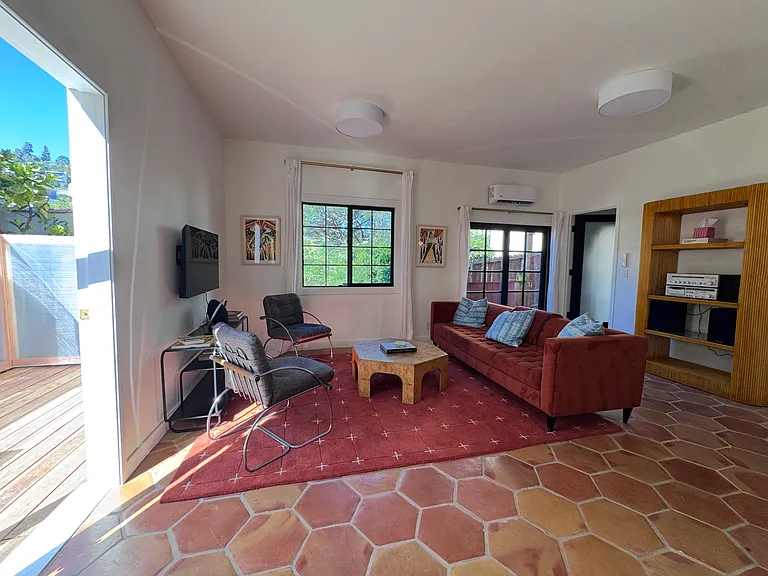 2076 Paramount Dr #1/2 — Photo 2