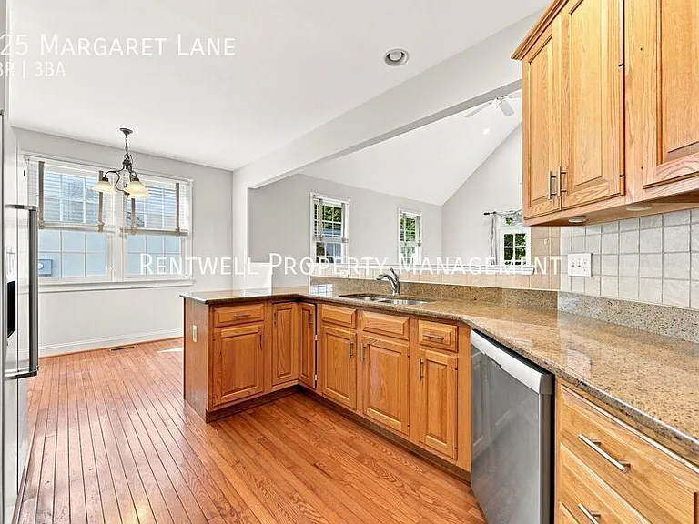 125 Margaret Ln — Photo 7