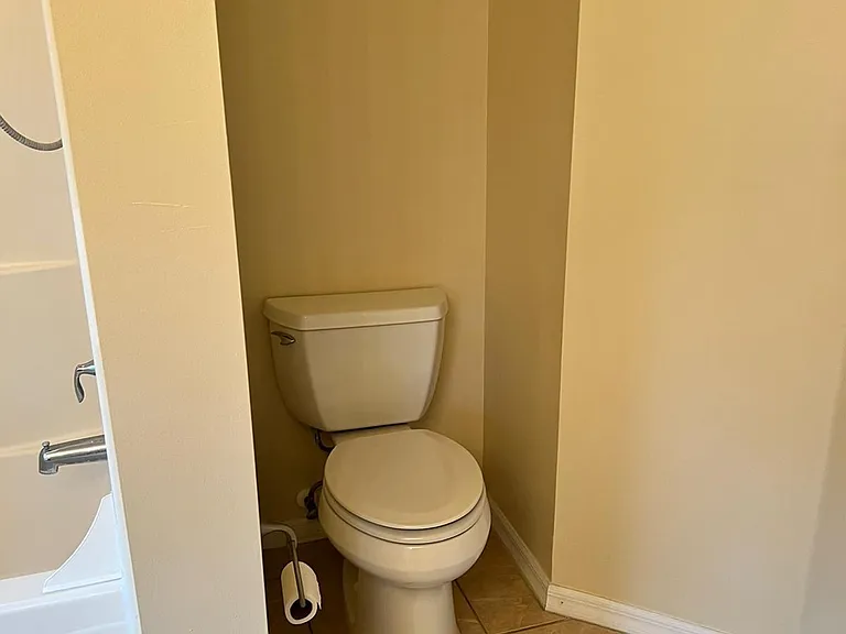 1214 NE 19th Ct — Photo 22