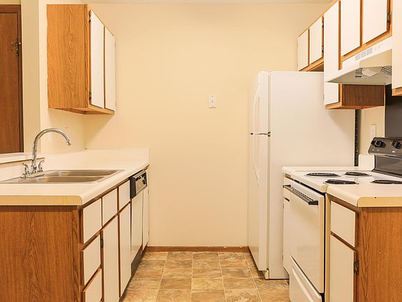 3rd image of 59 Cotterrew Dr