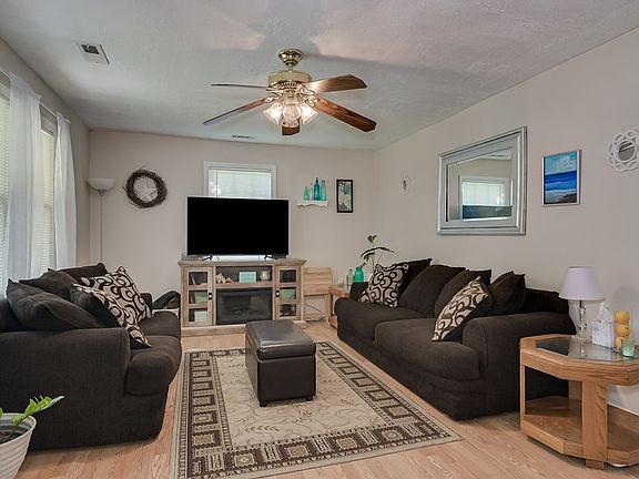 3rd image of 553 Peach Orchard Pl NW