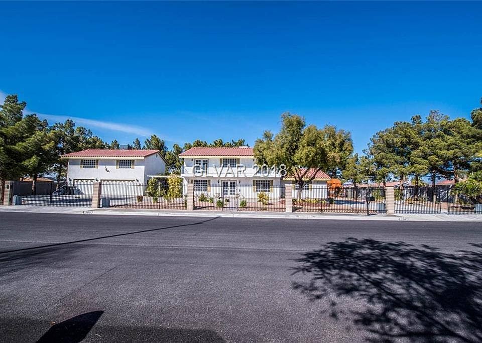 1st image of 3057 N Torrey Pines Dr