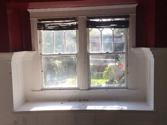 5th image of 1326 W Court St