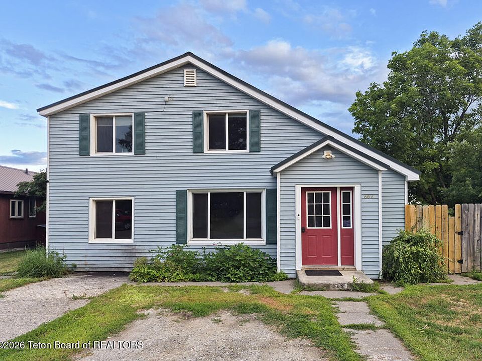 1st image of 862 Highland St