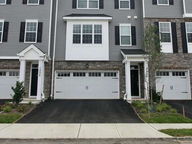 1206 Arose Ln — Photo 2