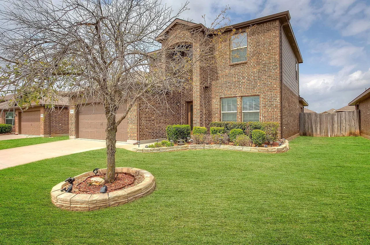 4 bed, 2.5 bath, 2079 sqft, $2,999 — Photo 1