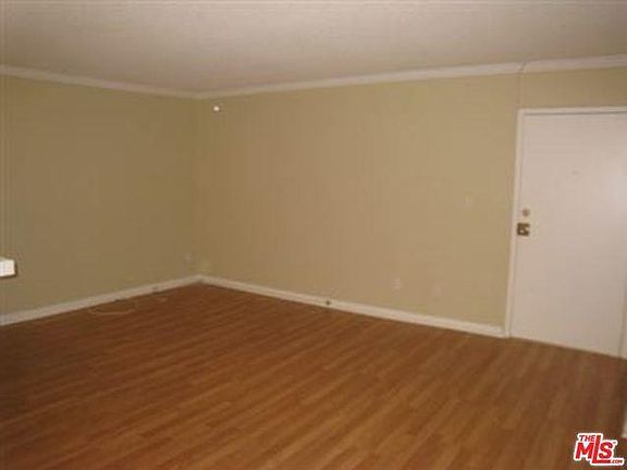 3rd image of 18530 Hatteras St Unit 322