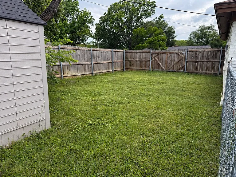 812 Irwin Dr — Photo 15