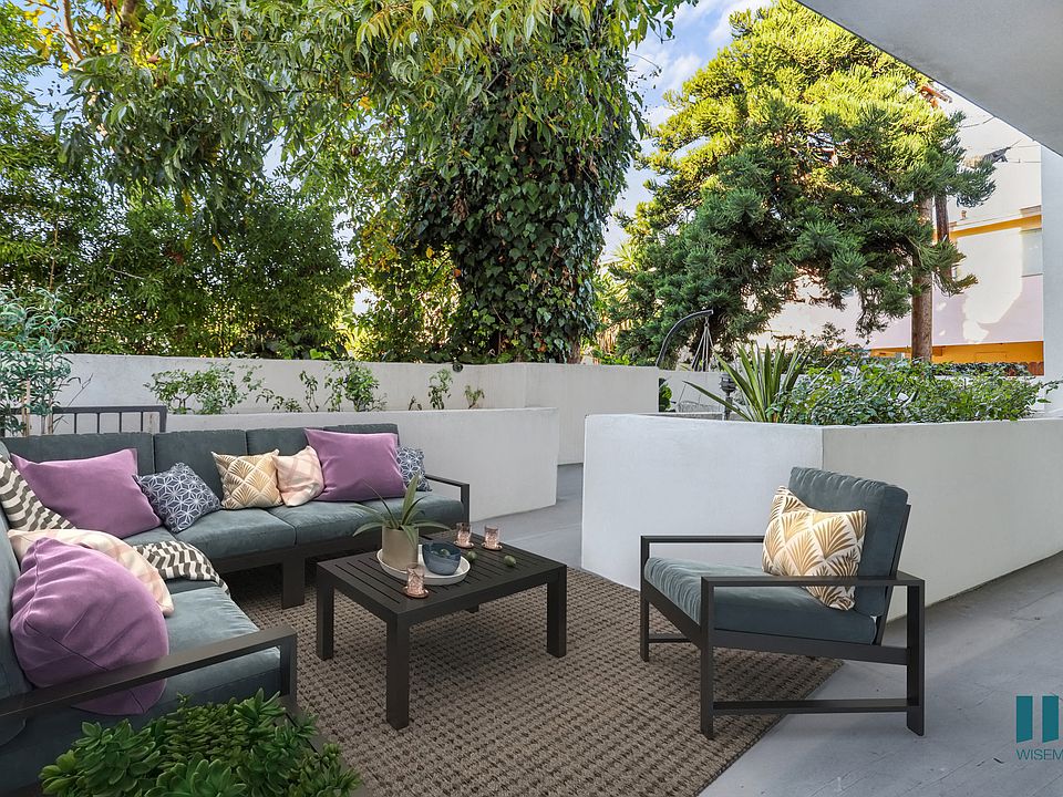 Outdoor Terrace with Seating