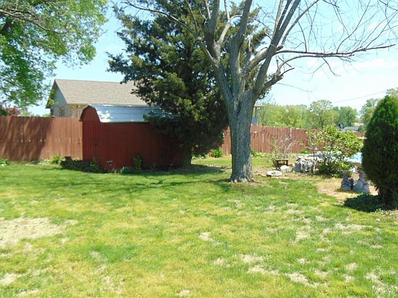 4th image of 4133 Lois Ln