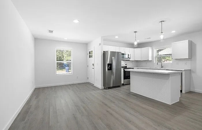 3 bed, 2.5 bath, 1650 sqft, $1,950 — Photo 3