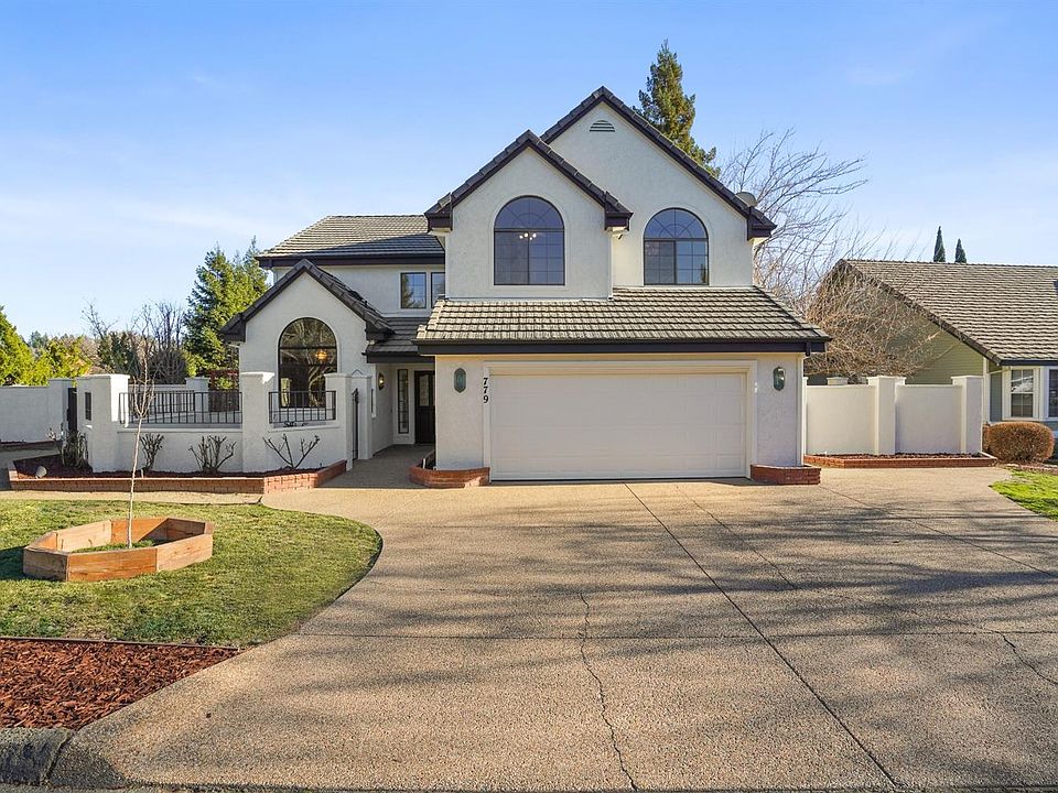 1st image of 779 Oak Crest Cir