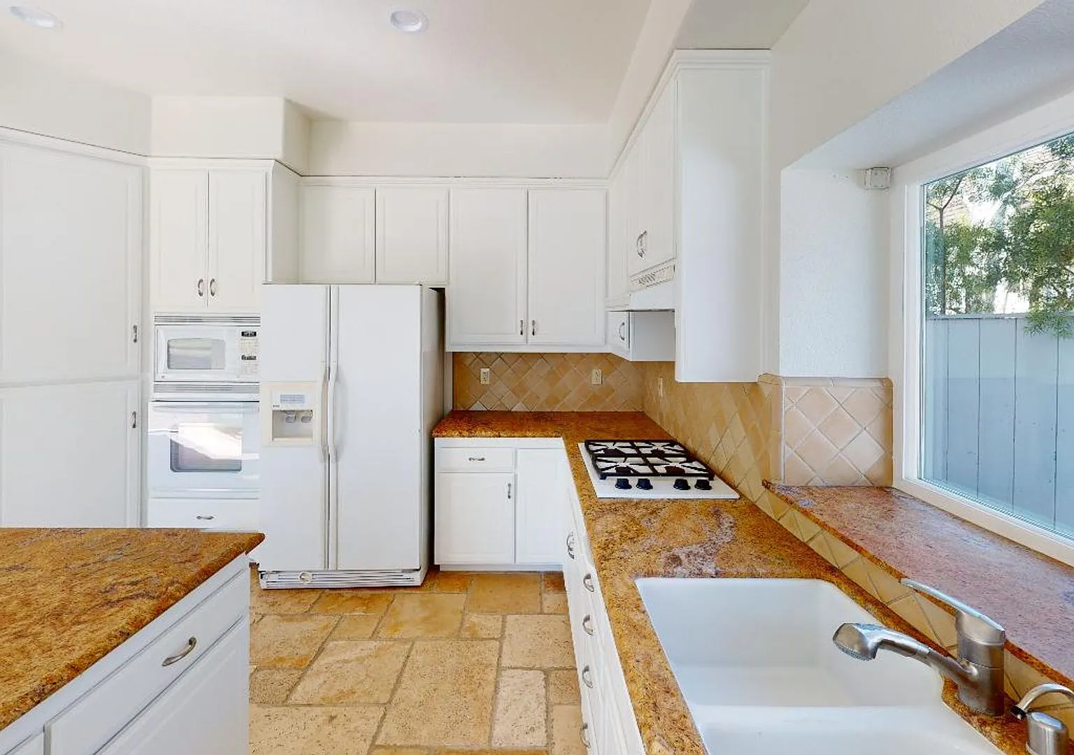 4 Bedroom, 3 Bathroom home with unbeatable views in SLO! — Photo 2