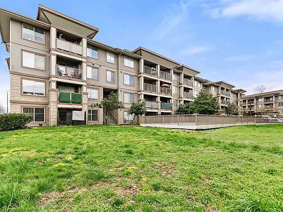 5th image of 45555 Yale Rd #108