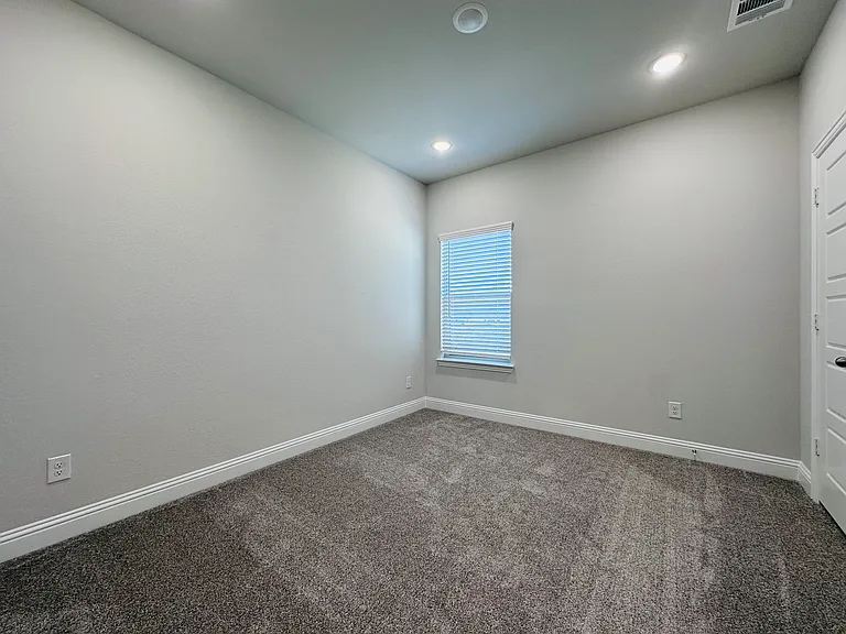 7017 Sunset Blvd — Photo 31