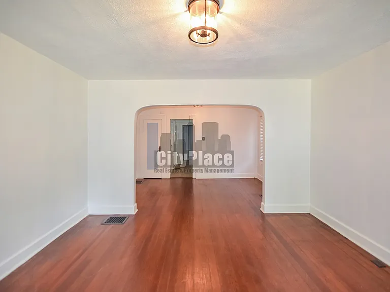 810 N Gladstone Ave — Photo 4
