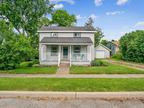 210 S Barnard St, Howell, MI 48843