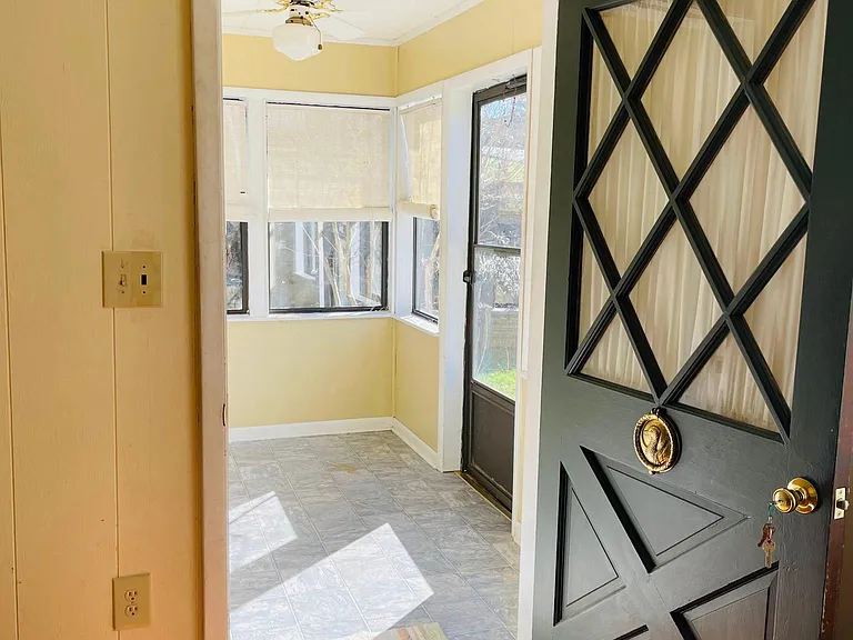 Front Entrance / Mud Room
