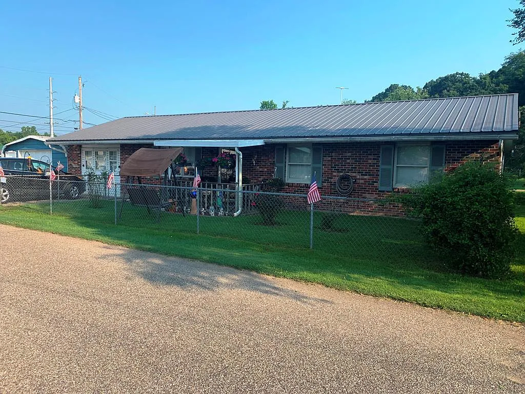 301 Conroy Dr photo 1