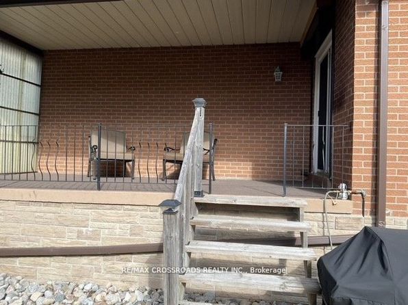 35 Blackforest Dr, Richmond Hill, ON L4E 2N8