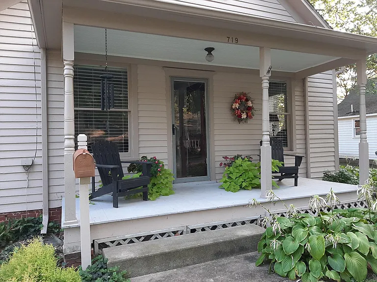 719 E High St — Photo 9