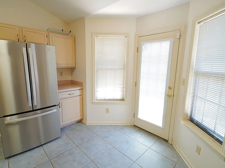 2605 Yarmouth Ln — Photo 10