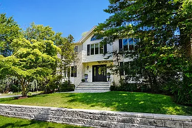 514 Lighthouse Avenue