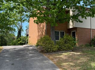 5290 Century Dr, Roanoke, VA 24019