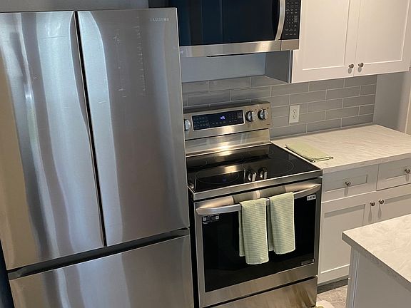 4th image of 1806 Hadley St APT 4