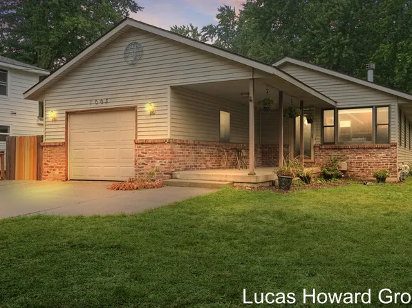 1003 Kusterer Dr NW, Grand Rapids, MI 49534