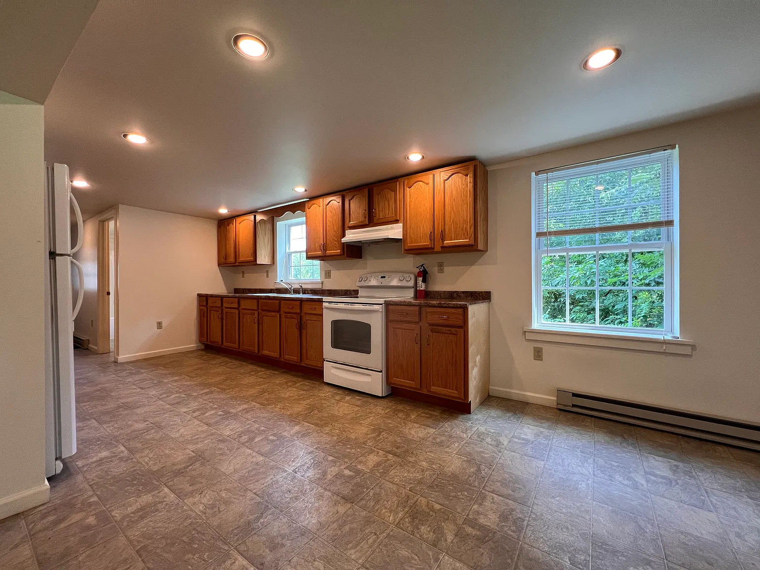 1 bed, 960 sqft, $1,400 — Photo 3