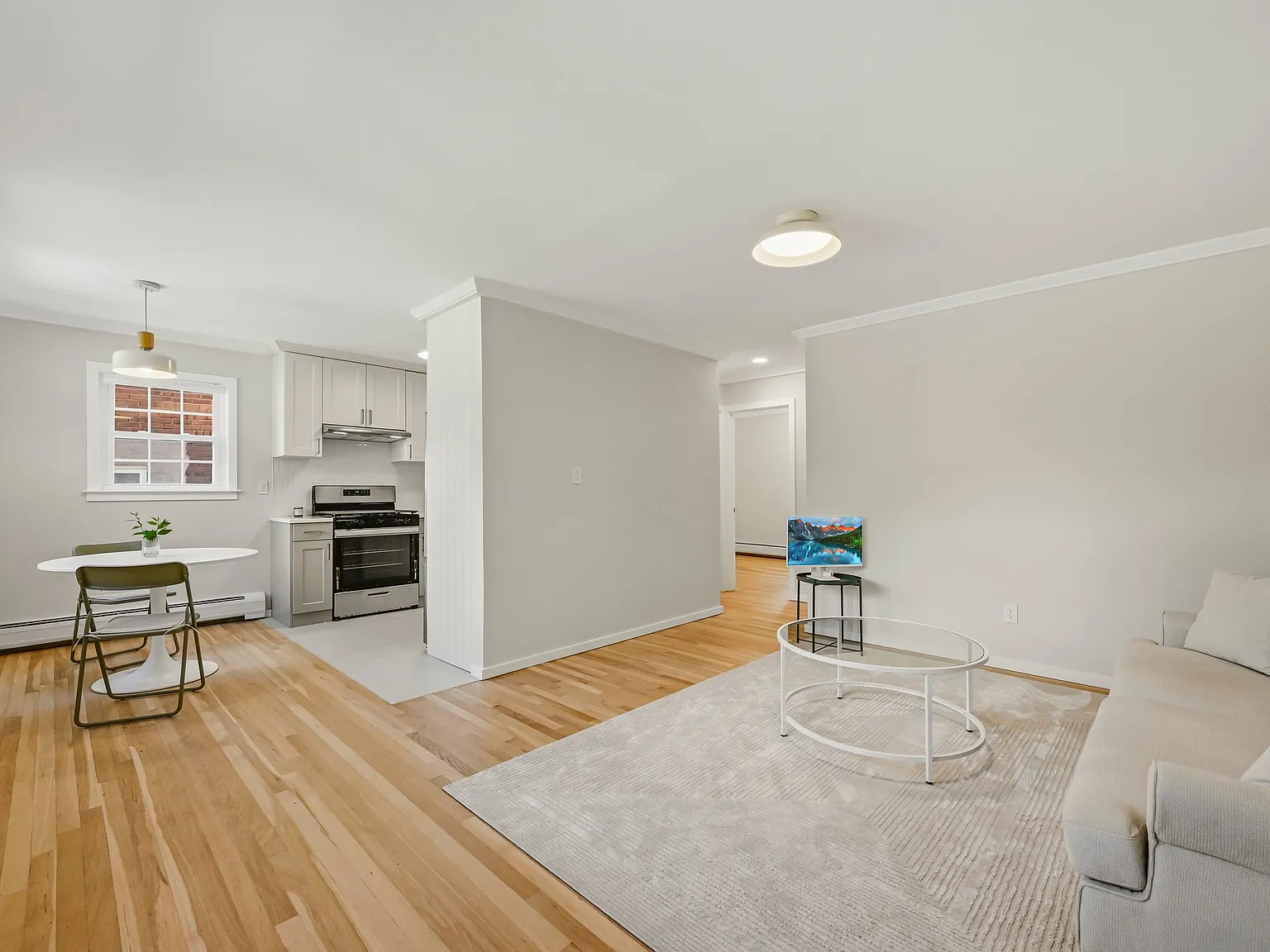 2 bed, 670 sqft, $2,650 — Photo 2