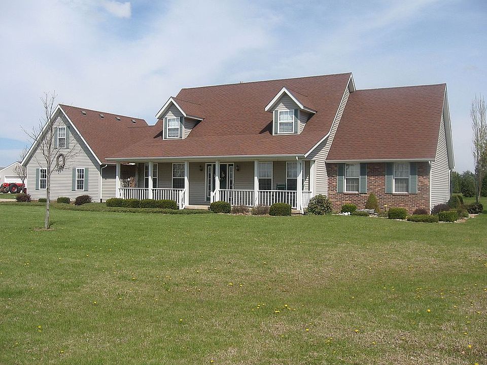 Beautiful cape cod on 2 acres!