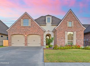 111 San Sebastian Dr, Youngsville, LA 70592