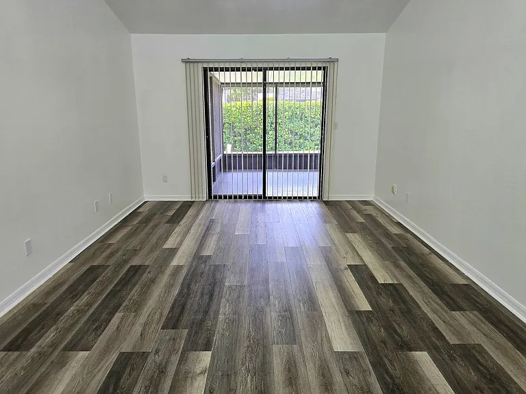 2511 N Orangewood St — Photo 9