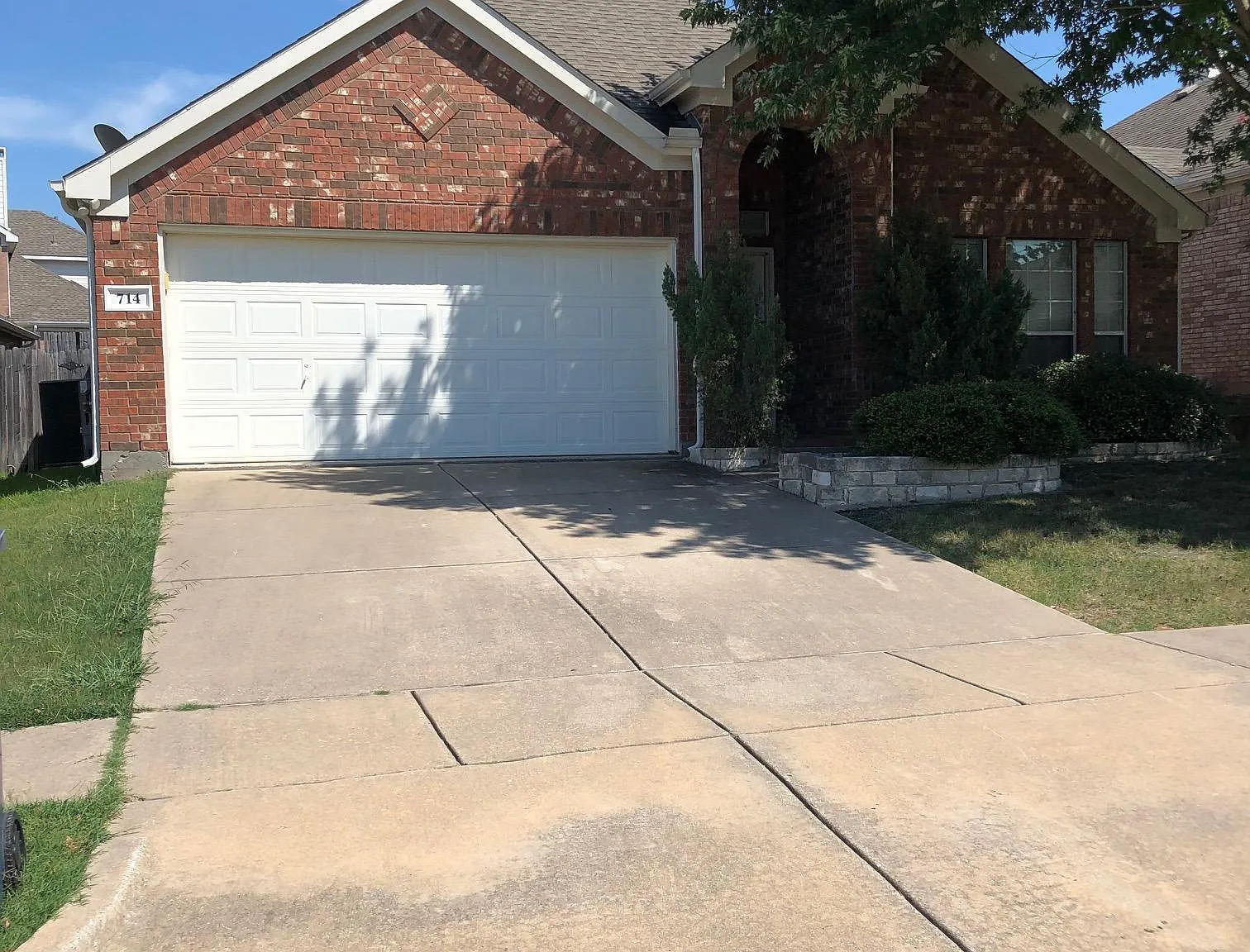 3 bed, 1915 sqft, $2,400 — Photo 1