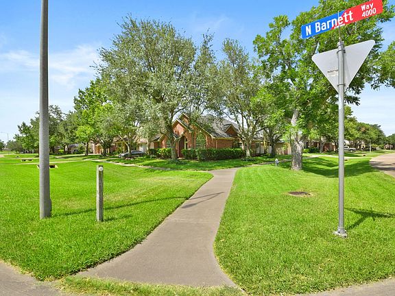 4th image of 4002 N Barnett Way