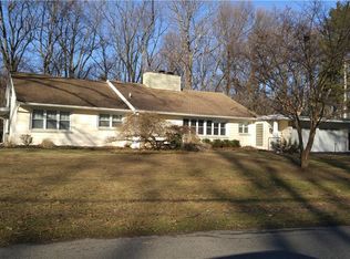 211 Oakridge Dr, Rochester, NY 14617