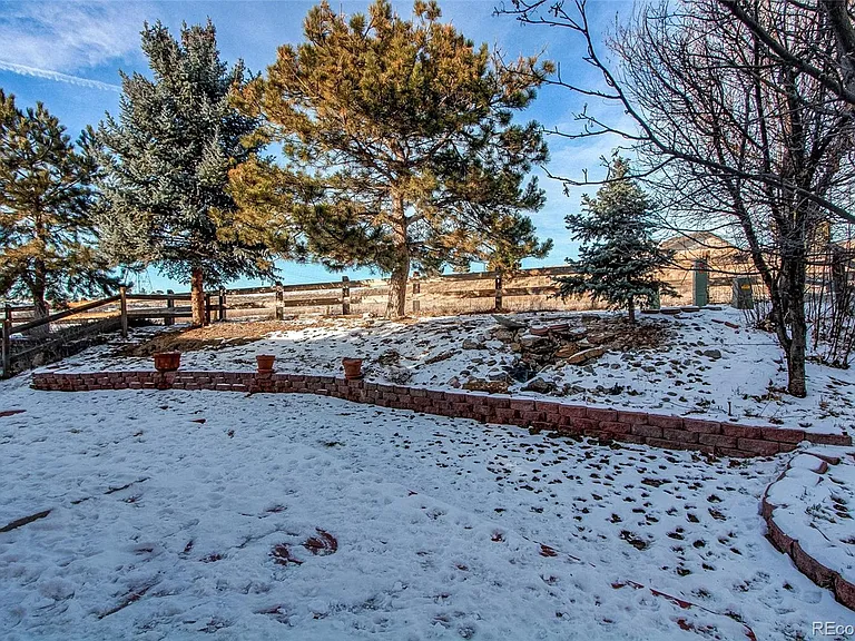 23527 Broadmoor Dr — Photo 37