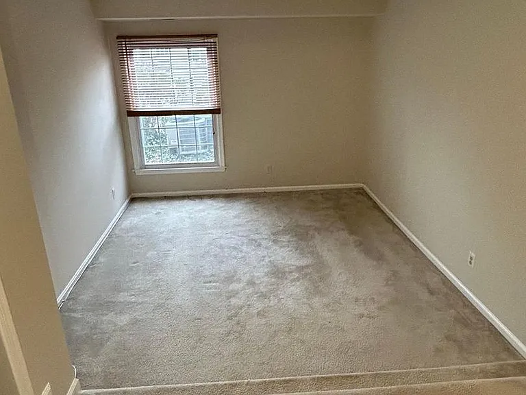 2919-F S Woodstock St #F — Photo 11