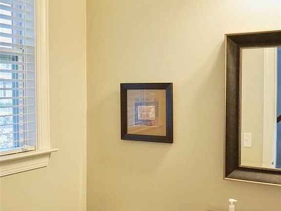 3rd image of 1410 Yellow Wood Dr