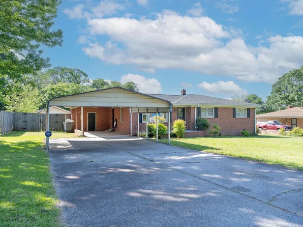 8 Claxton Dr, Greenville, SC 29617