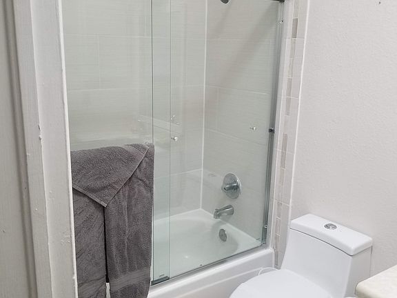 5th image of 696 White Cliffs Dr APT B-1