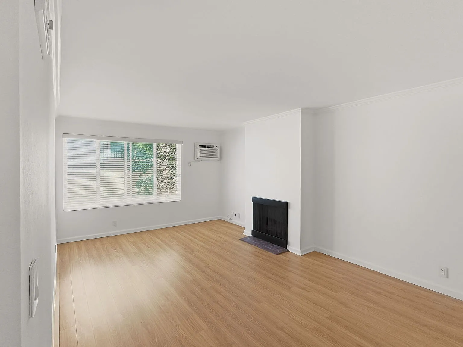 2 bed, 1013 sqft, $3,395 — Photo 4