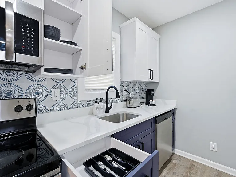 1114 Oakland Dr SW #B — Photo 12