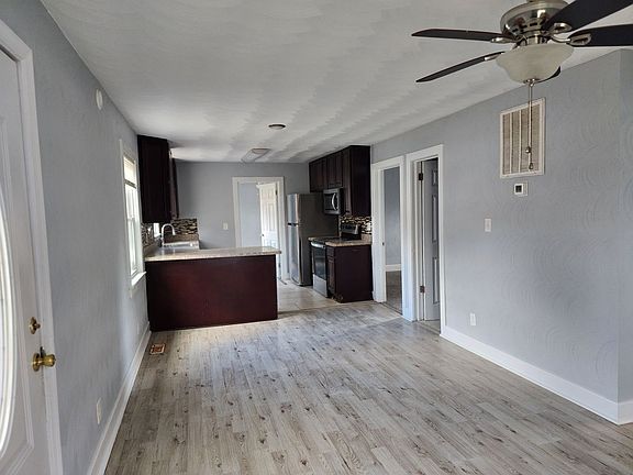 3rd image of 321 Ashlawn Dr
