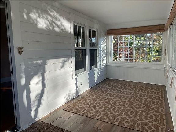 5th image of 121 Chapel St