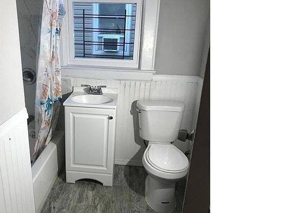 3rd image of 130 Isabella Ave #2