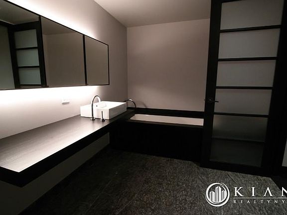 3rd image of 18-20 Pine St #1216