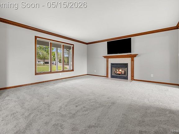 4th image of 2381 Burke Rd